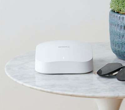 eero on table short