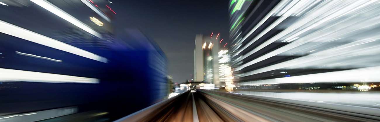 5G fast speed blur against city backdrop