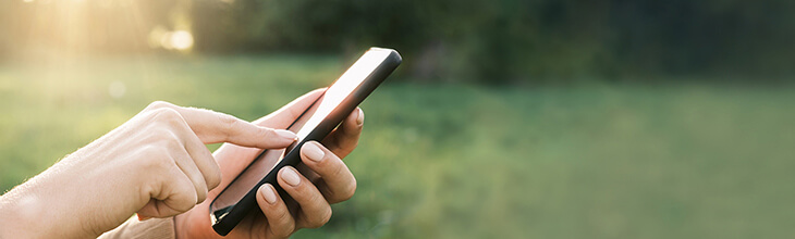 Hands turn off mobile data when outdoors and away from wifi