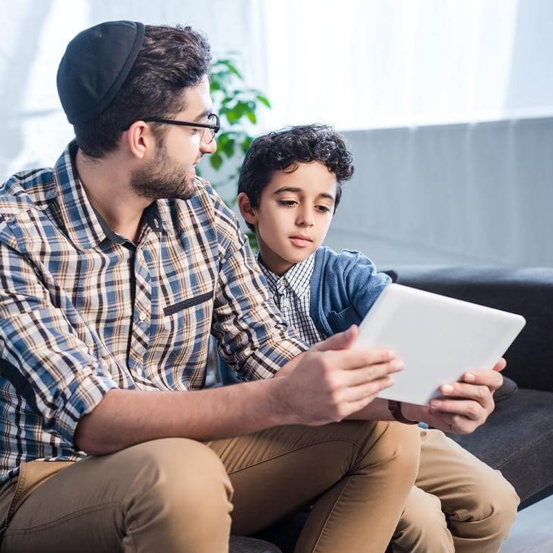 Dad teaches son about groundbreaking Jewish American leaders and icons